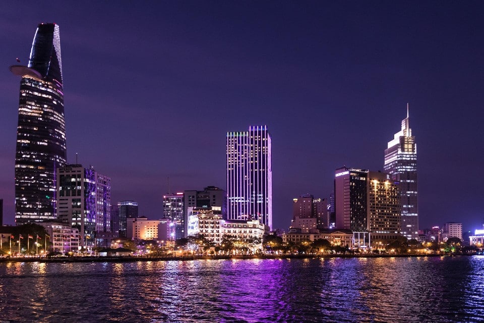 La ville de Ho Chi Minh City la nuit
