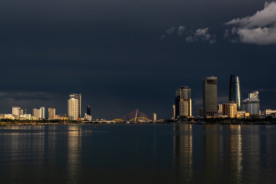 Une vue de la ville de Da Nang et son pont